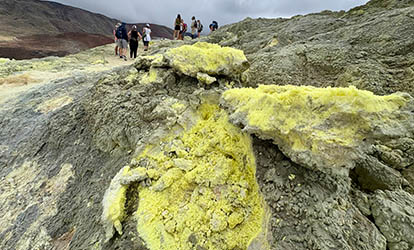 Minas de enxofre ao redor do Vulcão Sierra Negra.