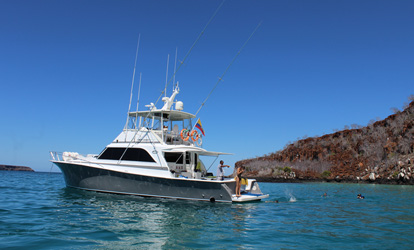 Iate em Punta Carrión Galápagos