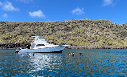 Iate na Ilha de Santa Fé.